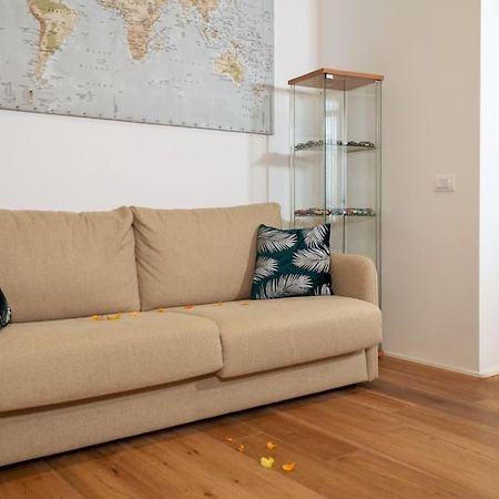 La Casa Bianca Apartment Милано Екстериор снимка