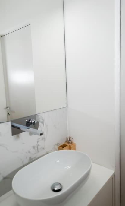 La Casa Bianca Apartment Милано Екстериор снимка