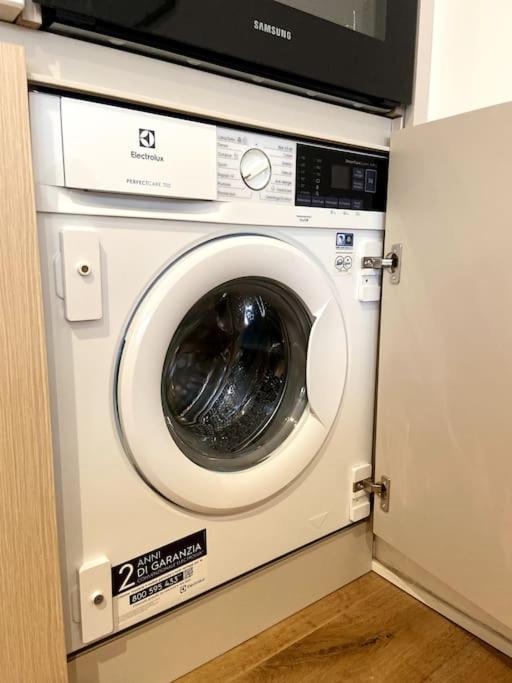La Casa Bianca Apartment Милано Екстериор снимка