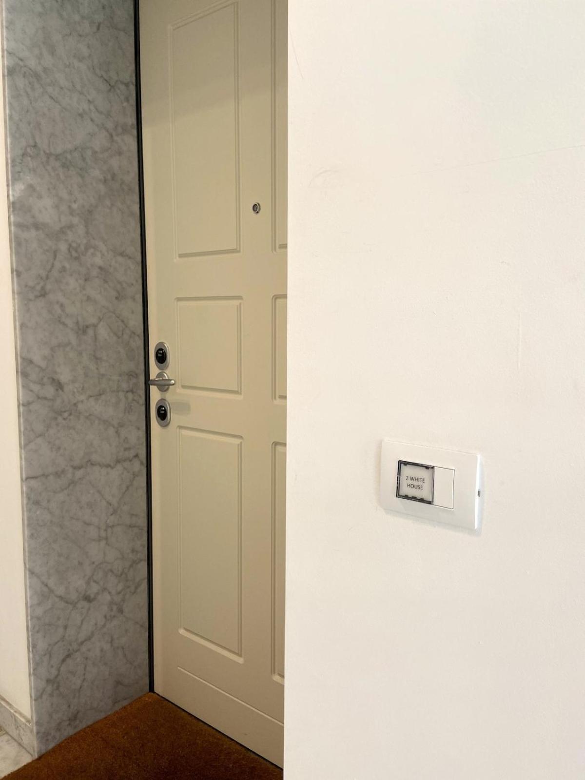La Casa Bianca Apartment Милано Екстериор снимка